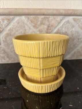 Mccoy Pottery Yellow Basket Weave Glazed Ceramic Planter w/ Attached Saucer - 4”